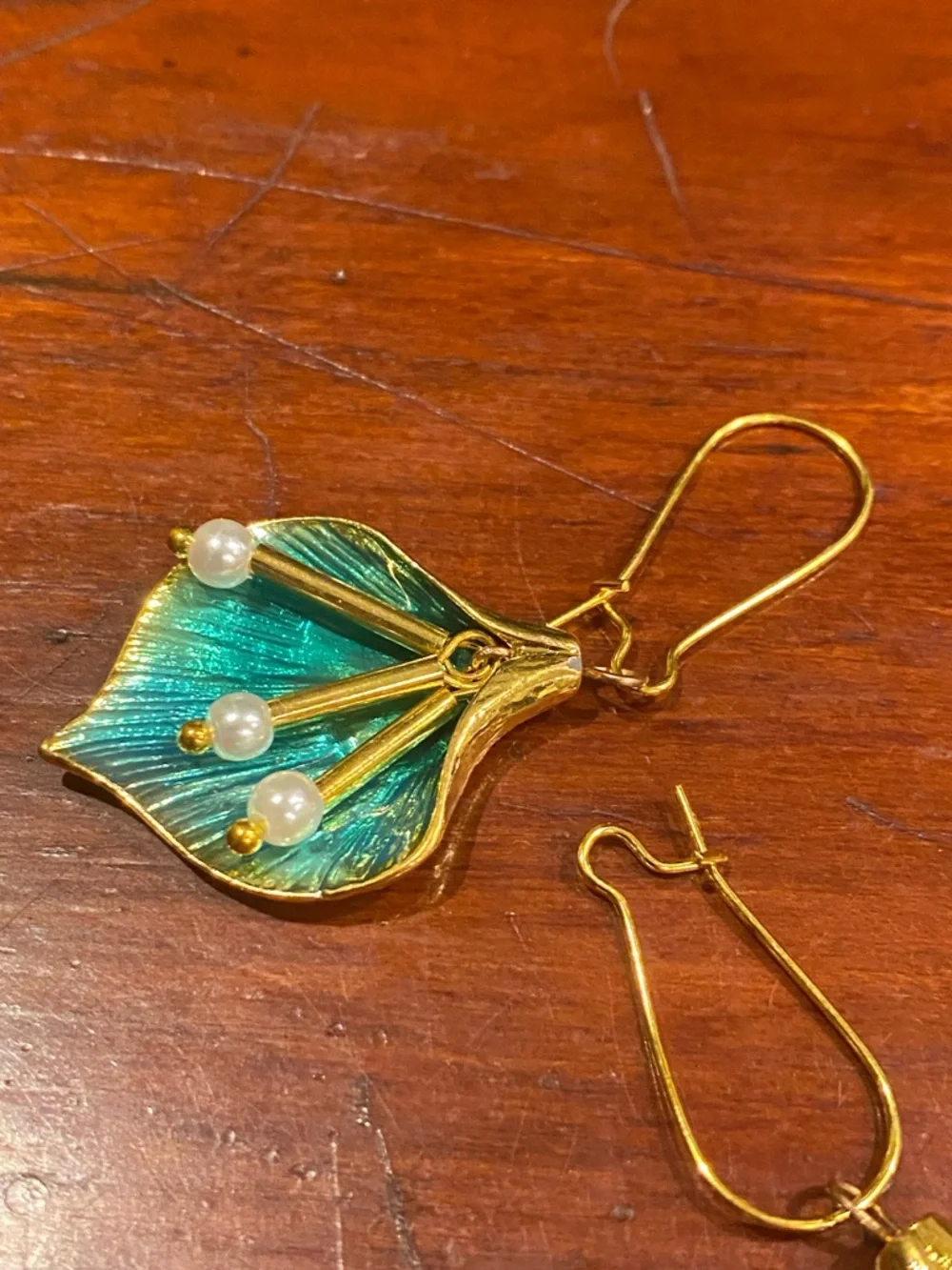 Gold Tone and Teal Leaf Pearl Drop Earrings - Unbranded - Picture 8 of 8